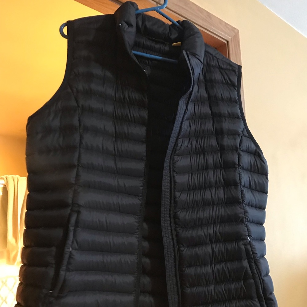 Cabelas brand women’s down vest XL black